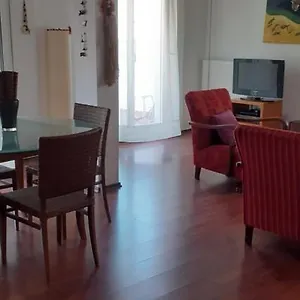 κάντε κράτηση εδώ